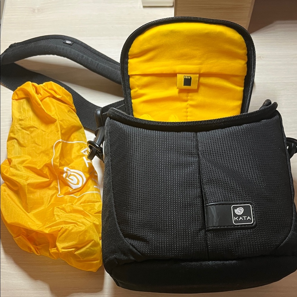 Camera Bag, Kata